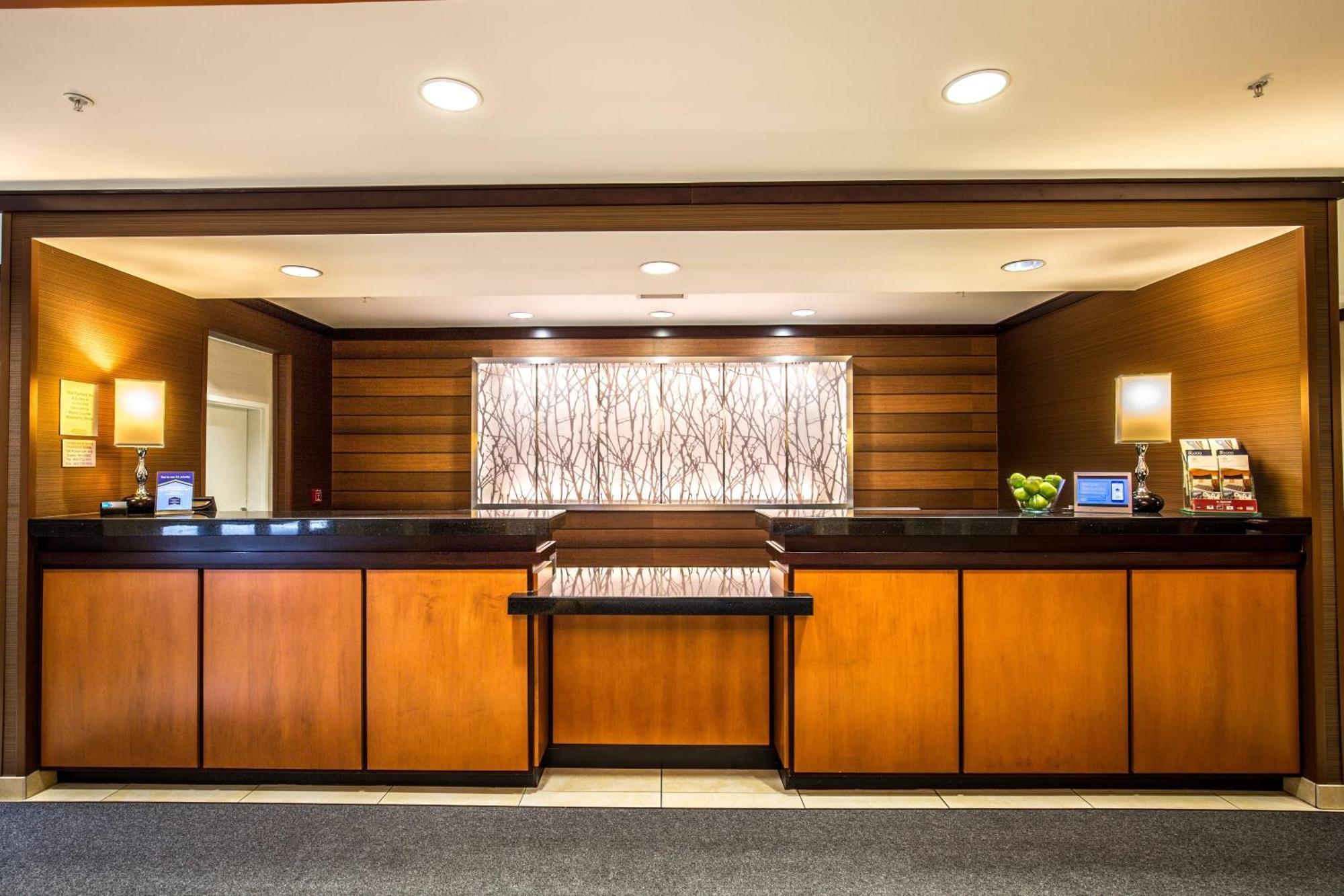 Fairfield Inn And Suites By Marriott Portsmouth Exeter Buitenkant foto