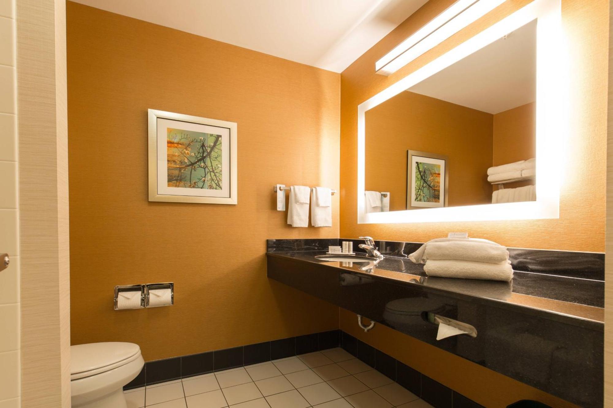 Fairfield Inn And Suites By Marriott Portsmouth Exeter Buitenkant foto